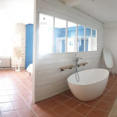Maison De Charme Avec Parentale Et Grande Piscine Exterieure