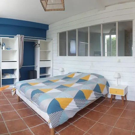 Maison De Charme Avec Parentale Et Grande Piscine Exterieure * Anglade